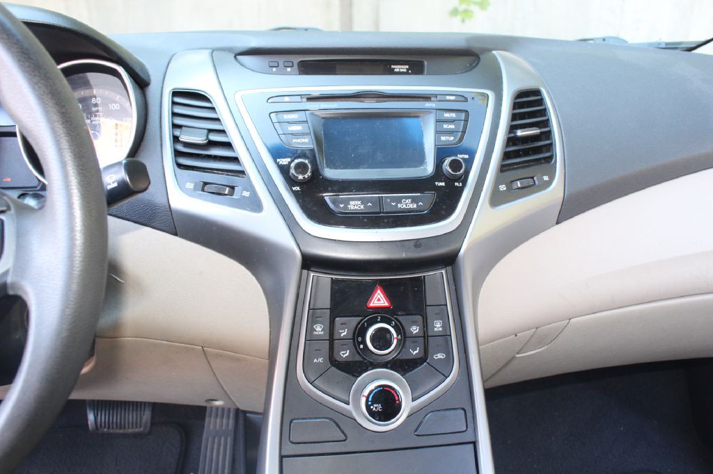 2015 Hyundai Elantra Image 15