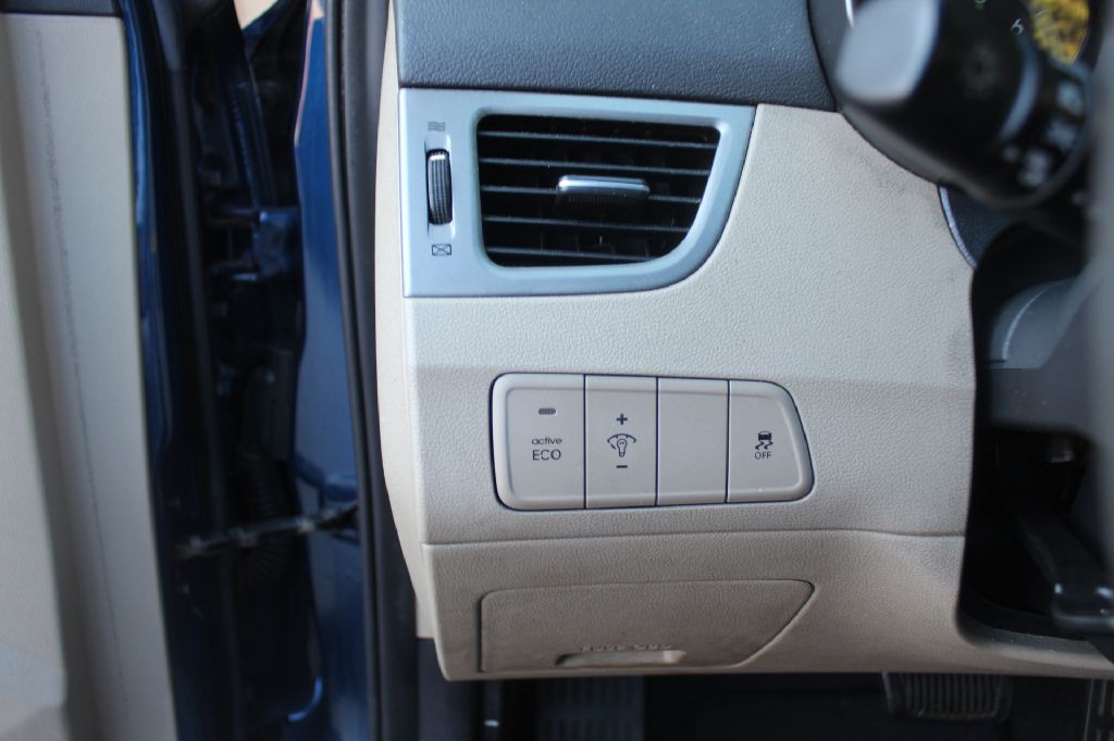 2015 Hyundai Elantra Image 17