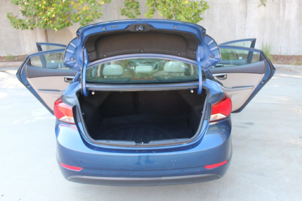 2015 Hyundai Elantra Image 18