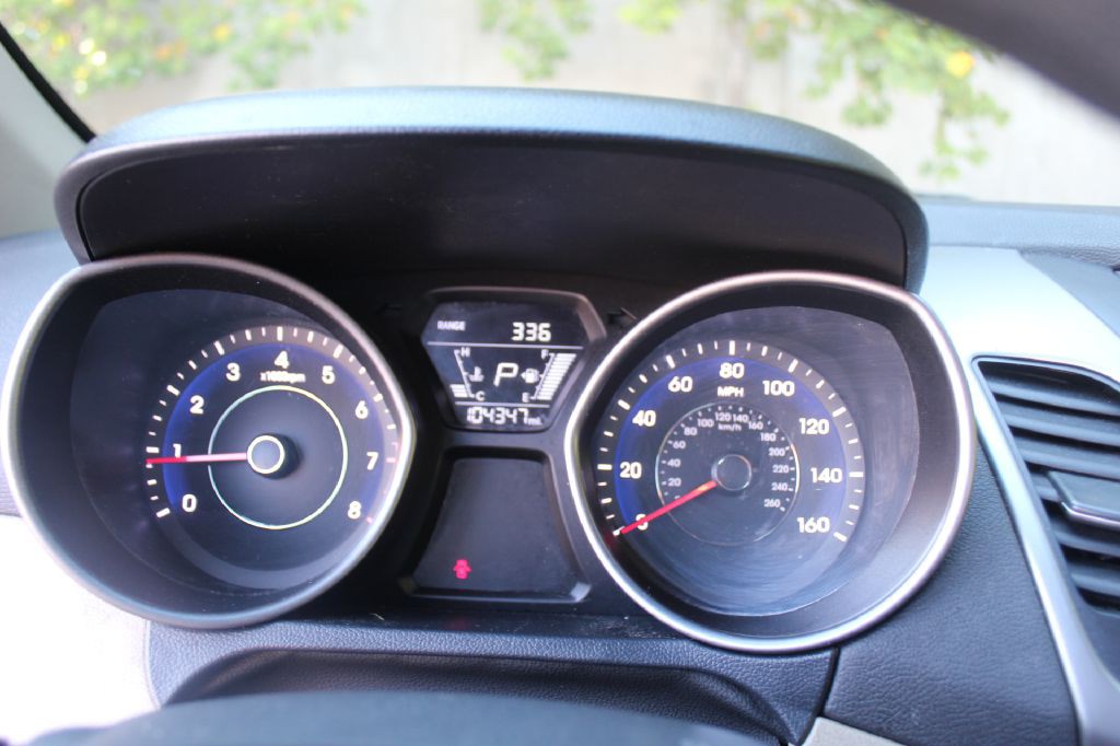 2015 Hyundai Elantra Image 19