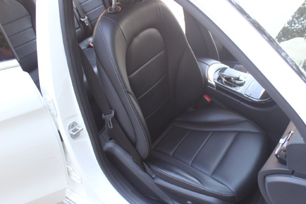 2016 Mercedes-Benz C-Class Image 12