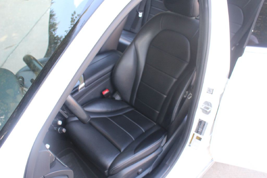 2016 Mercedes-Benz C-Class Image 13