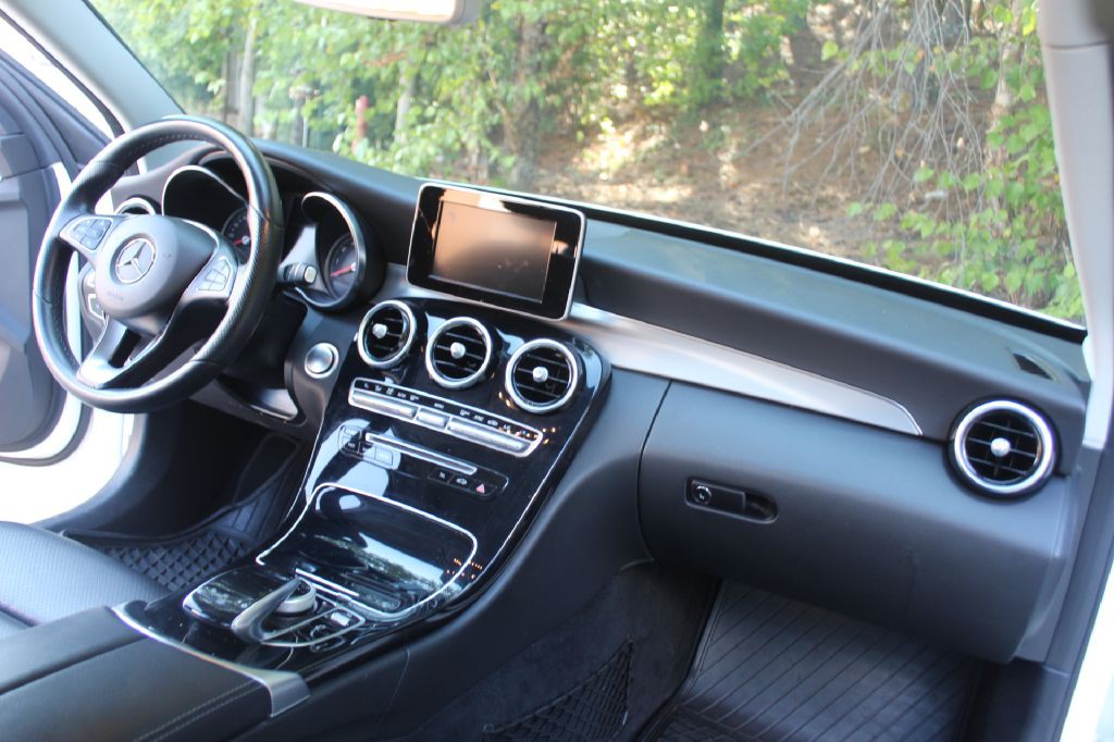 2016 Mercedes-Benz C-Class Image 15