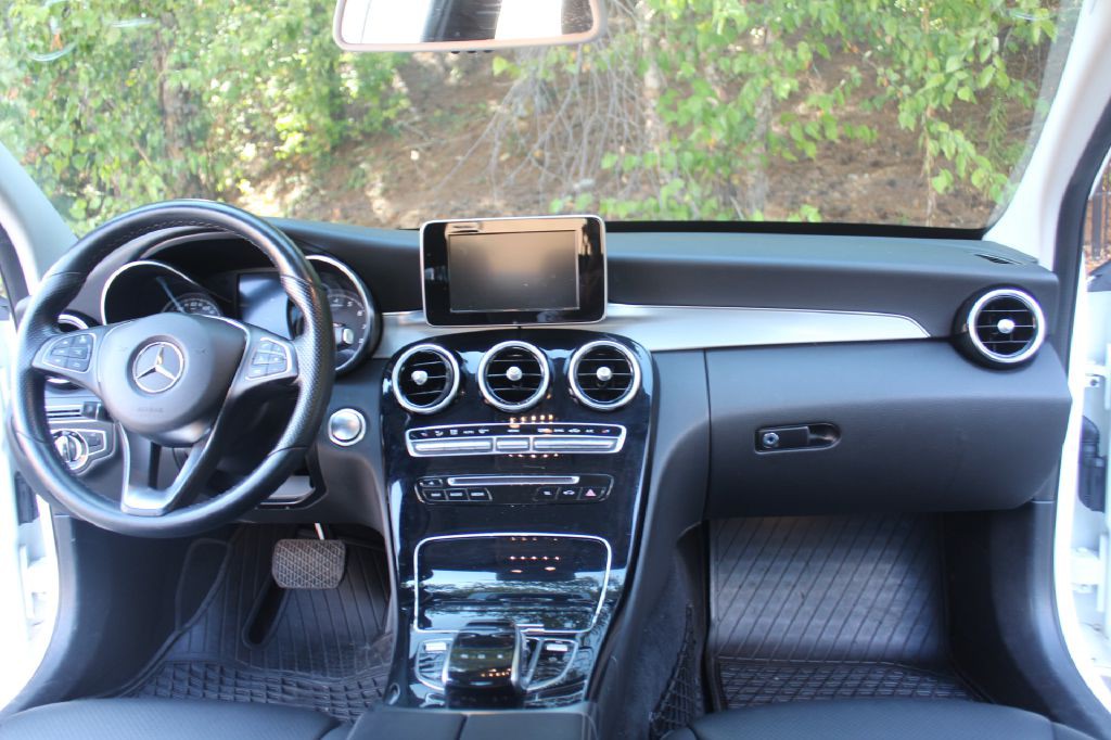 2016 Mercedes-Benz C-Class Image 16