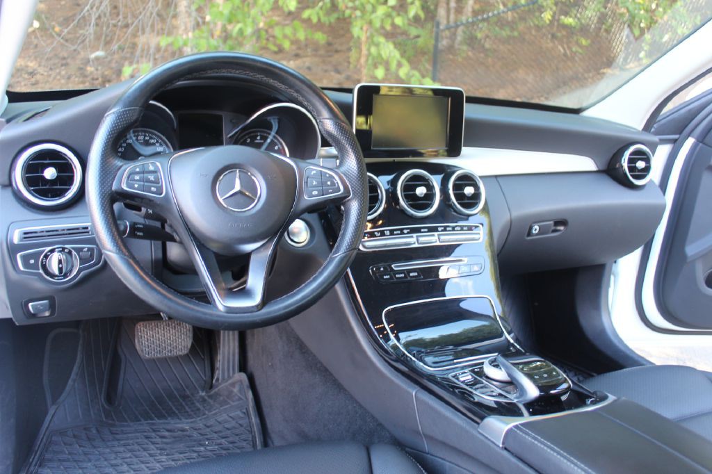 2016 Mercedes-Benz C-Class Image 17