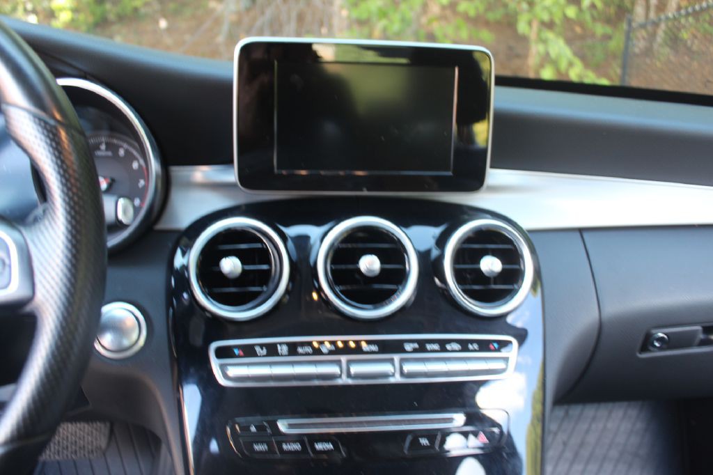 2016 Mercedes-Benz C-Class Image 19