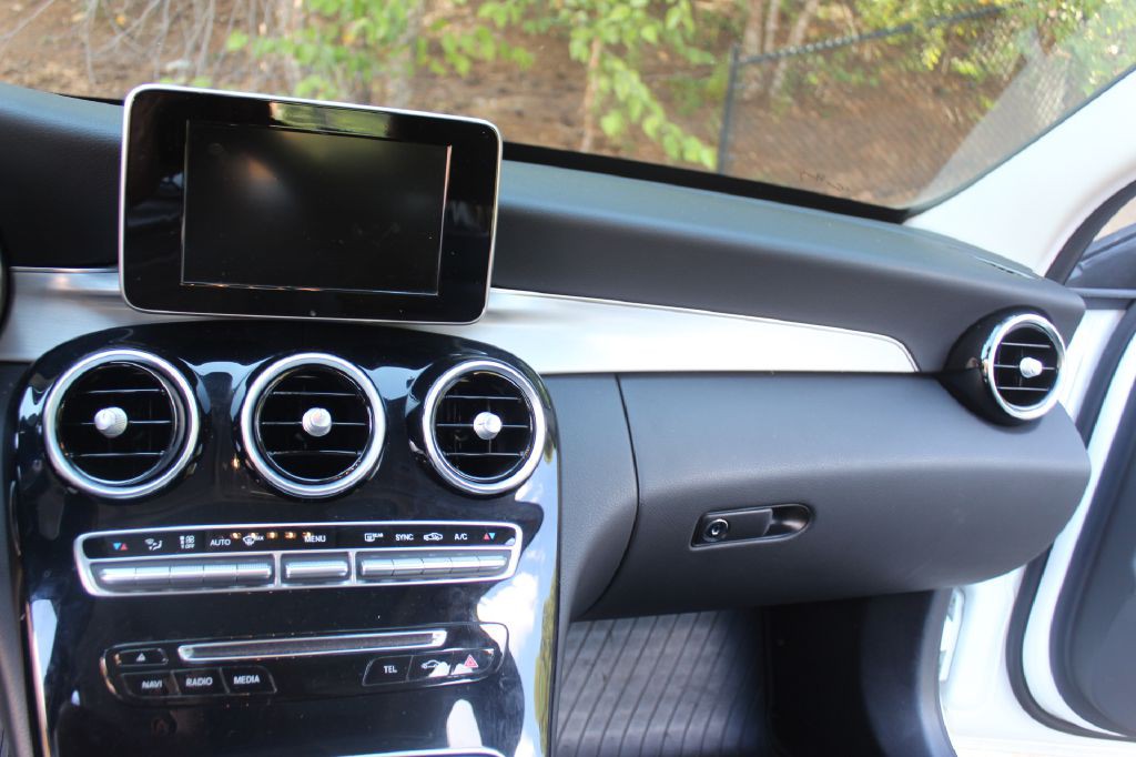 2016 Mercedes-Benz C-Class Image 20
