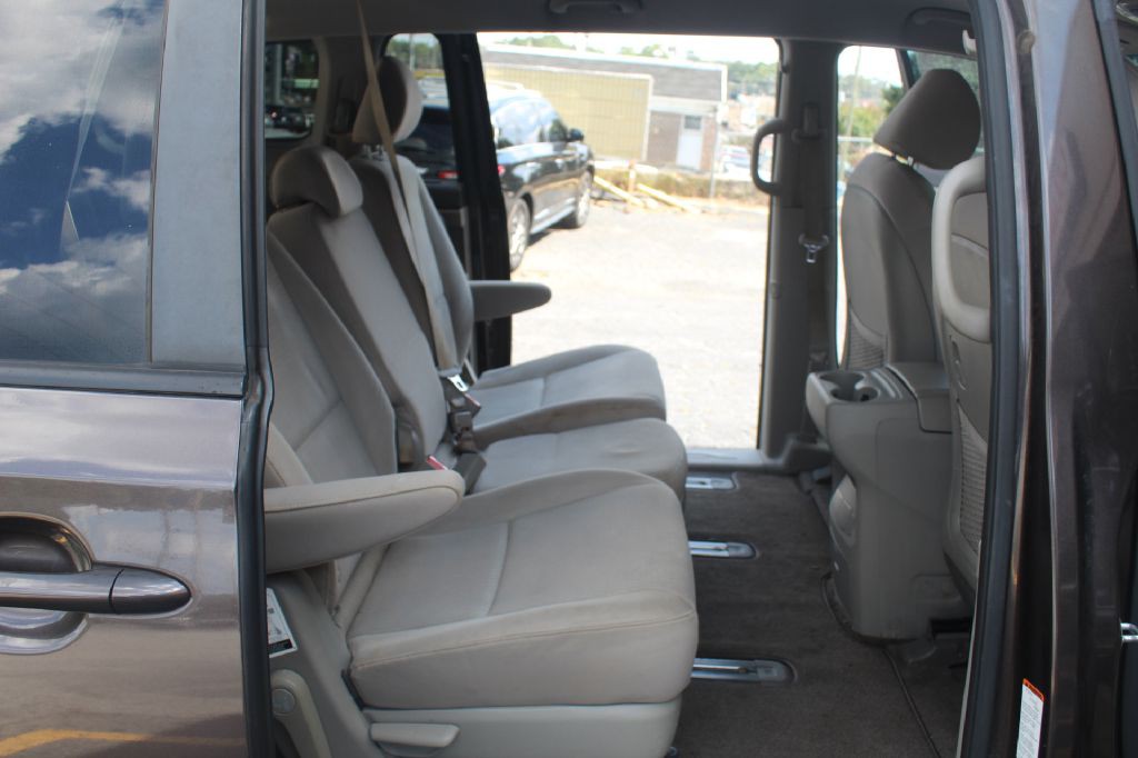 2016 Kia Sedona Image 8