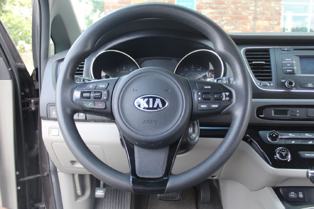 2016 Kia Sedona Image 15