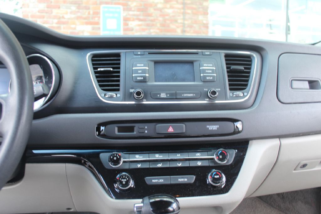 2016 Kia Sedona Image 16