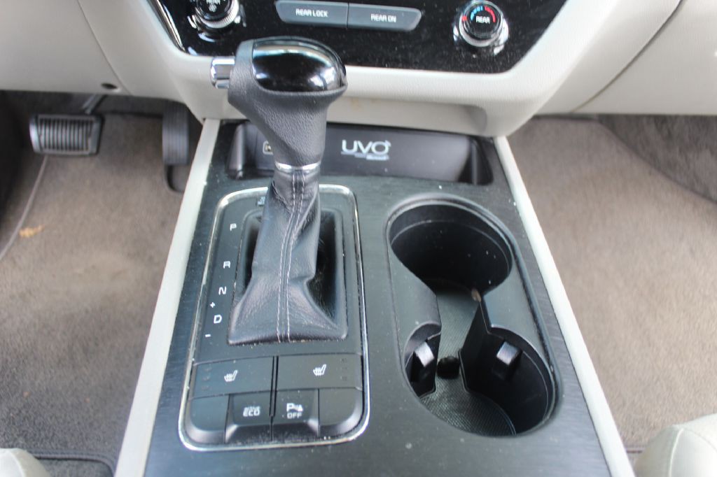 2016 Kia Sedona Image 18