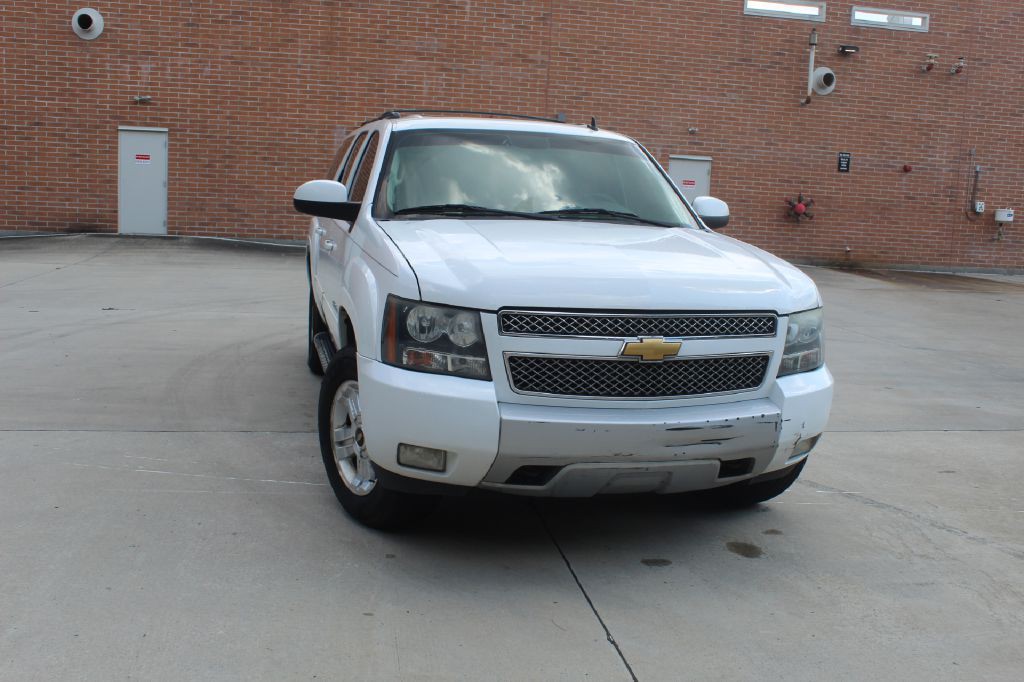 2013 Chevrolet Suburban Image 1
