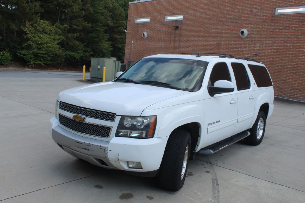 2013 Chevrolet Suburban Image 2
