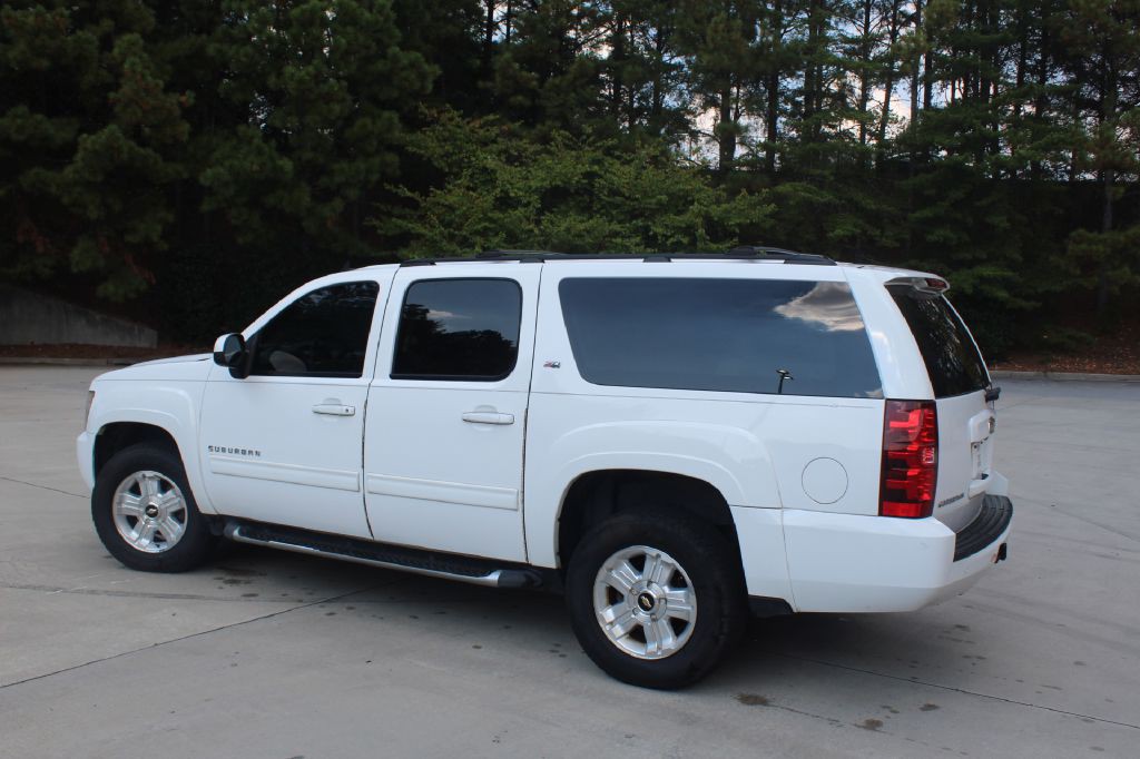 2013 Chevrolet Suburban Image 3