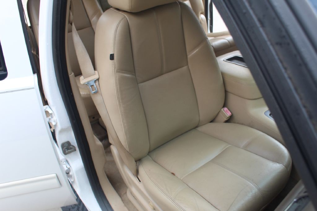 2013 Chevrolet Suburban Image 12
