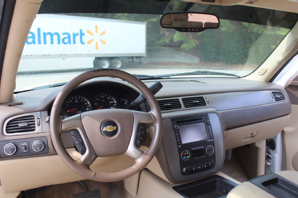 2013 Chevrolet Suburban Image 19