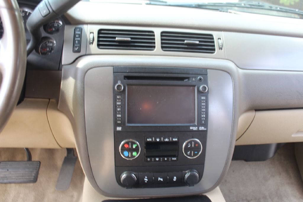 2013 Chevrolet Suburban Image 21