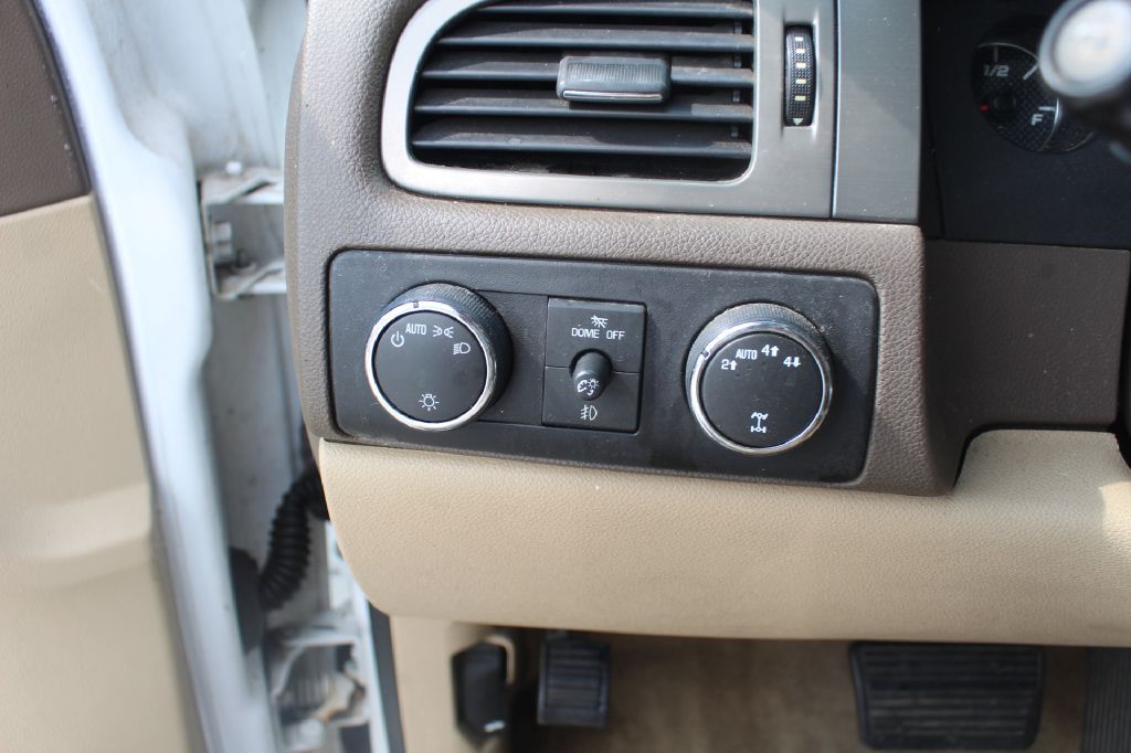 2013 Chevrolet Suburban Image 23