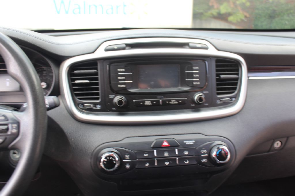 2017 Kia Sorento Image 16