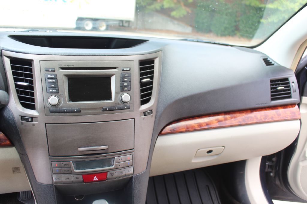 2012 Subaru Outback Image 18