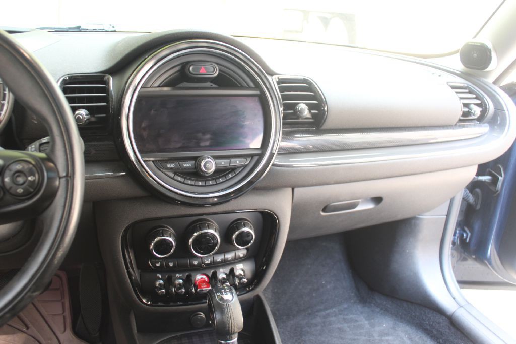 2018 MINI Cooper Image 17