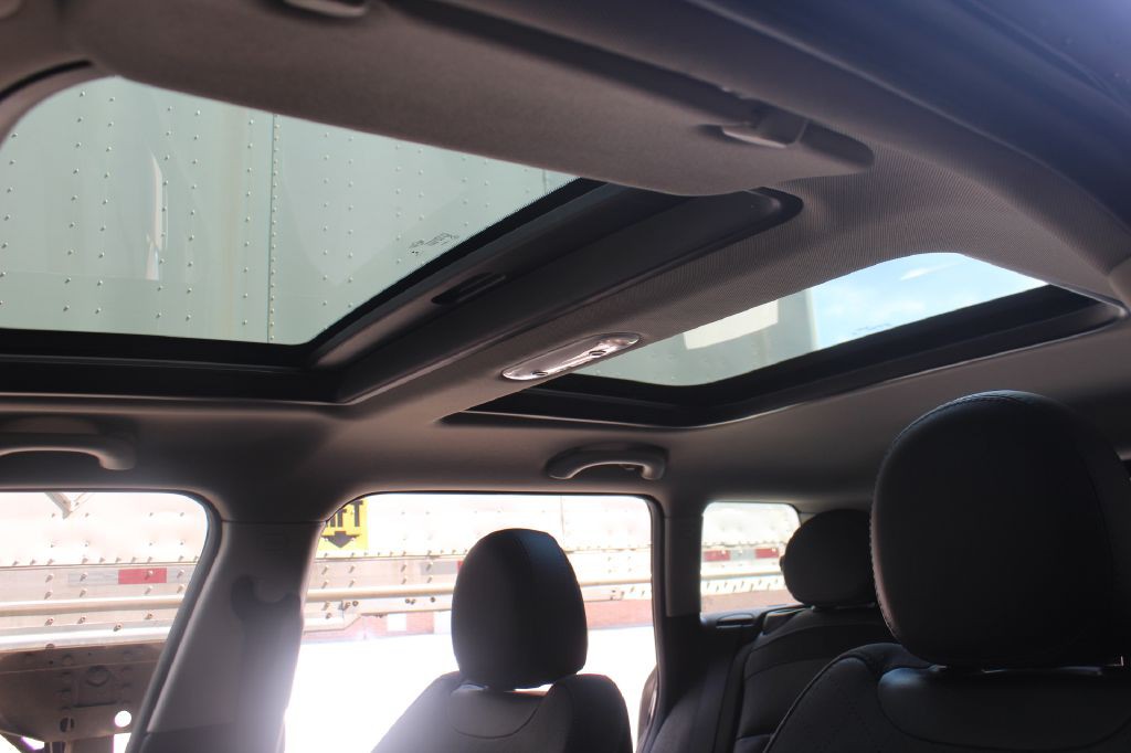 2018 MINI Cooper Image 23