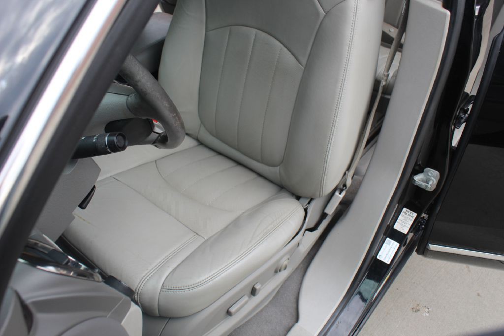 2017 Buick Enclave Image 11