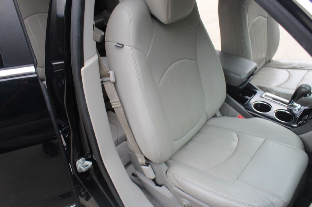 2017 Buick Enclave Image 12