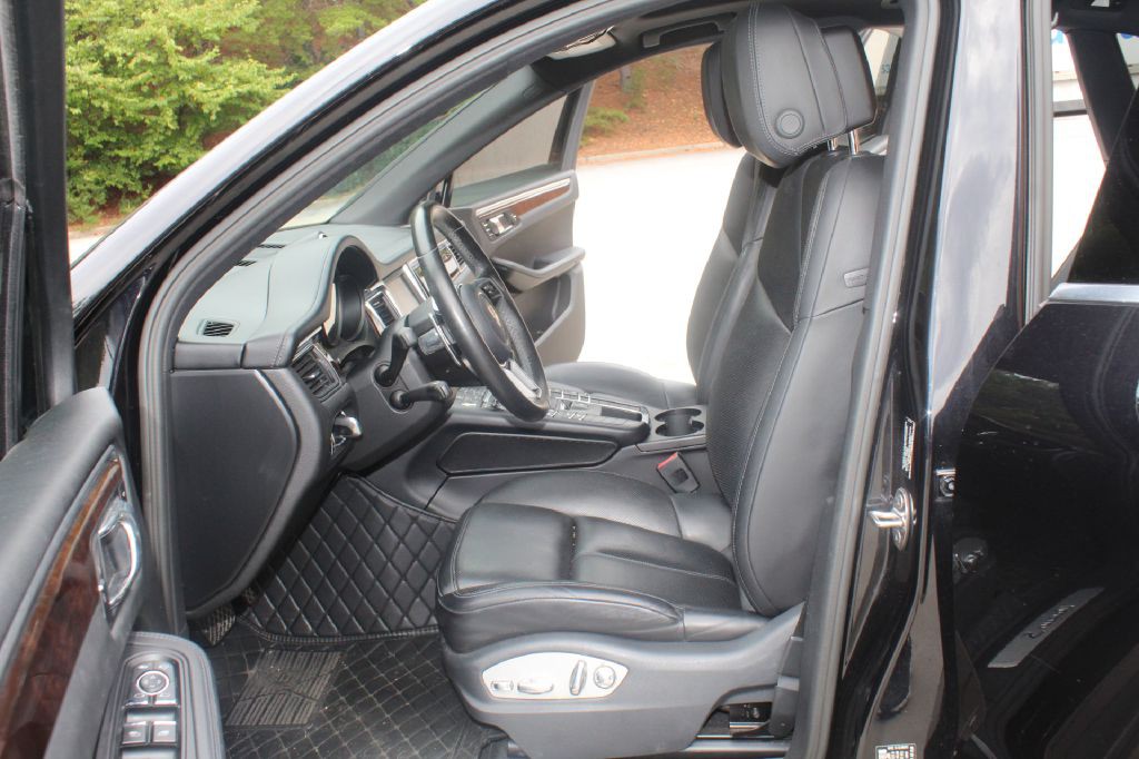 2016 Porsche Macan Image 13