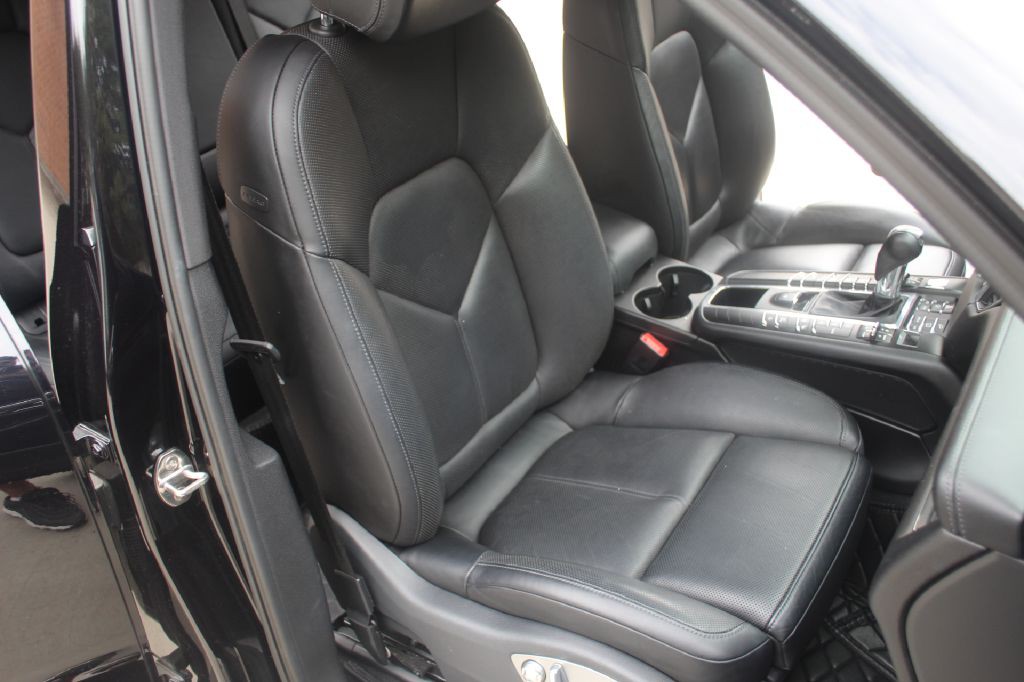 2016 Porsche Macan Image 15