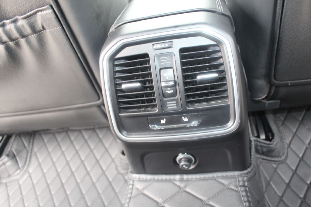 2016 Porsche Macan Image 17