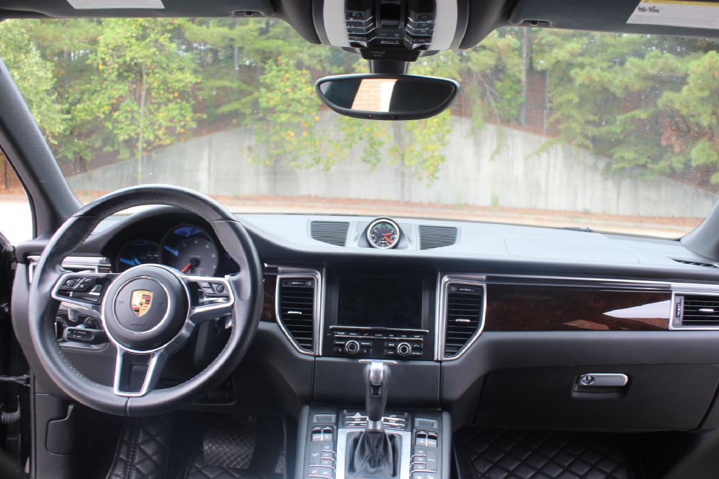 2016 Porsche Macan Image 19