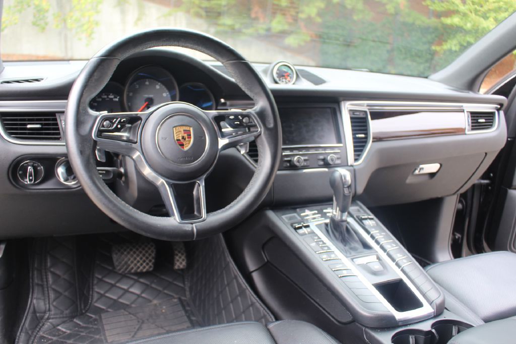 2016 Porsche Macan Image 20