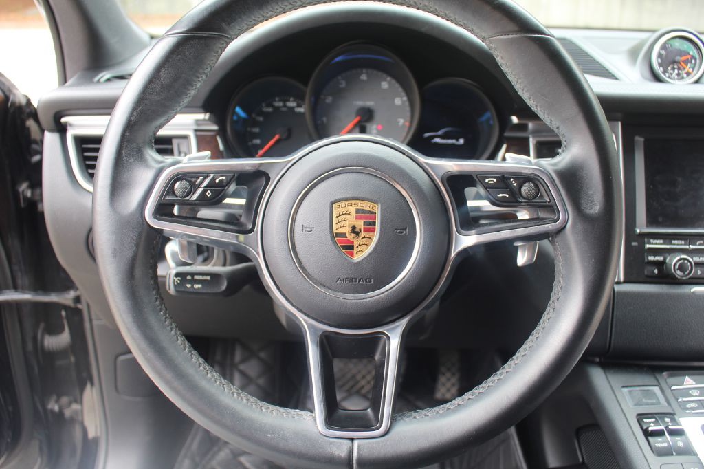 2016 Porsche Macan Image 21