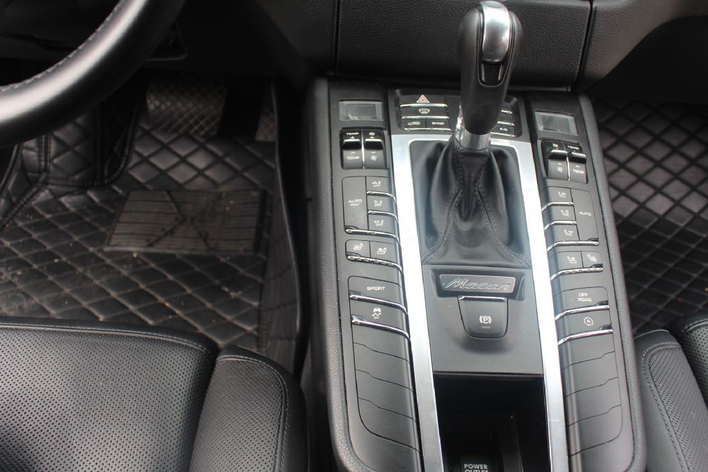 2016 Porsche Macan Image 23