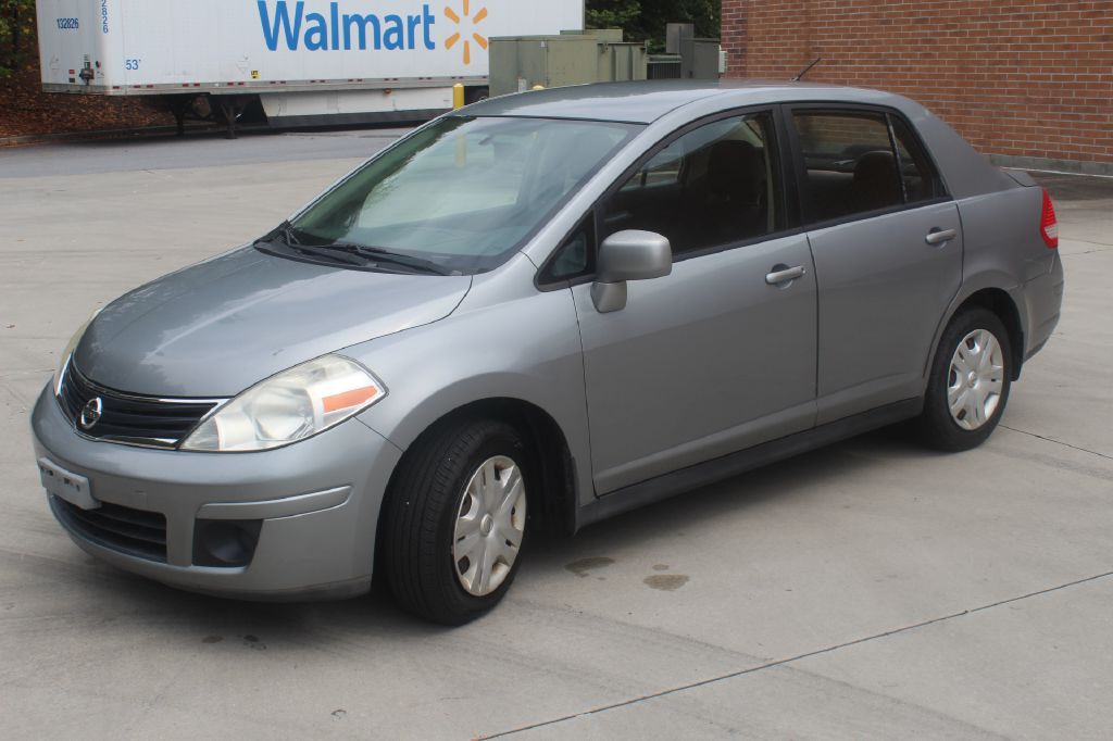 2010 Nissan Versa Image 2