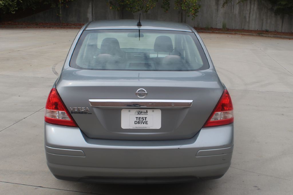 2010 Nissan Versa Image 4