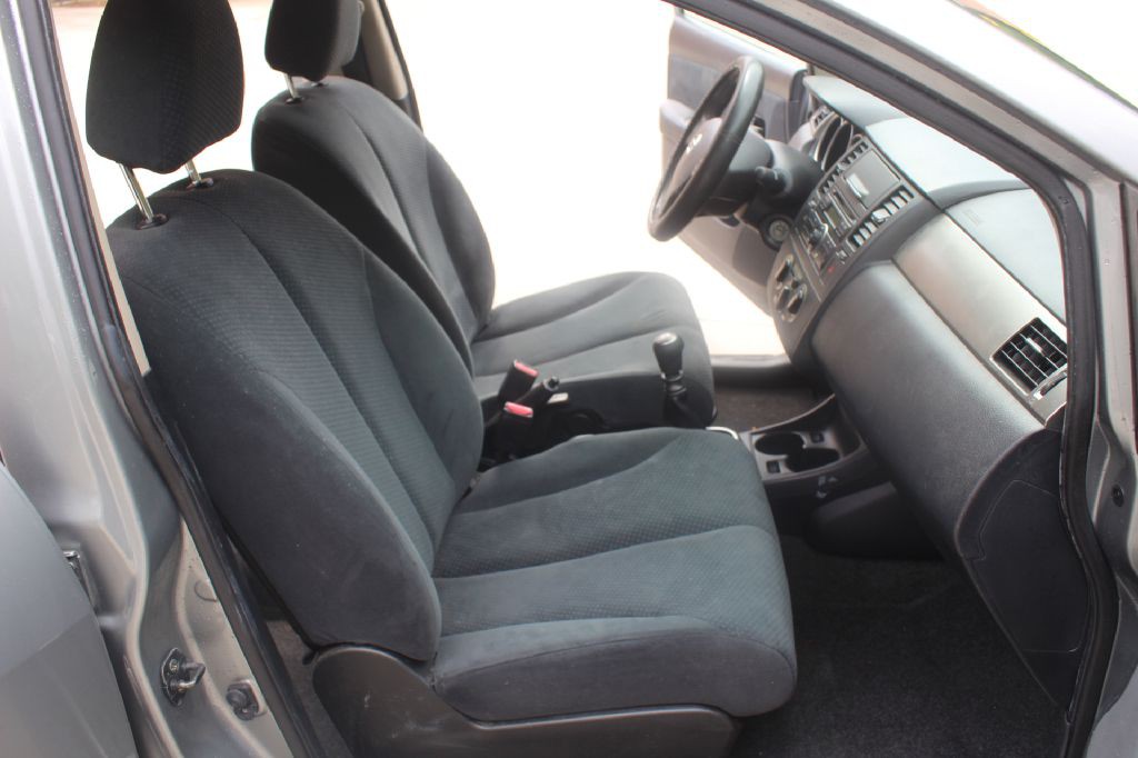 2010 Nissan Versa Image 7
