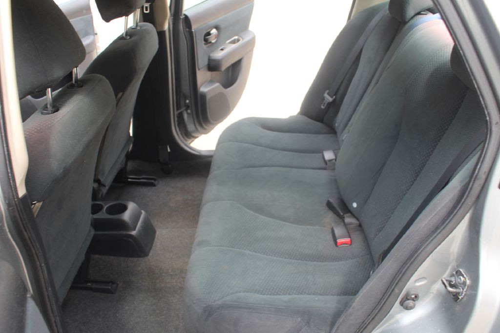 2010 Nissan Versa Image 9