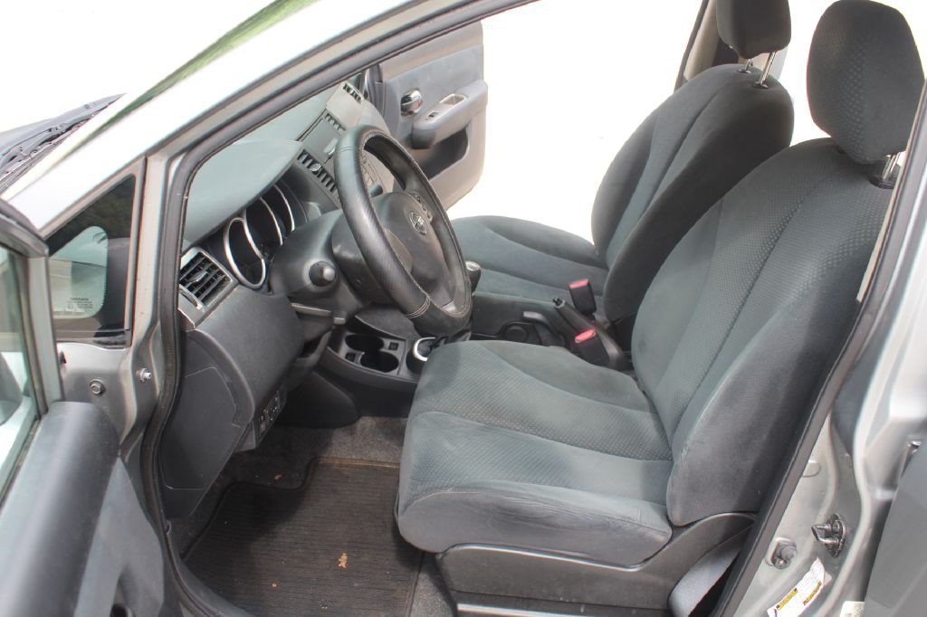 2010 Nissan Versa Image 10
