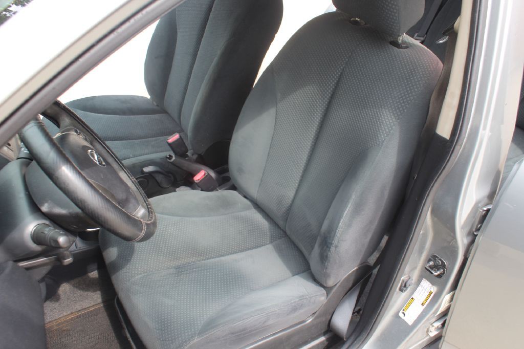 2010 Nissan Versa Image 11