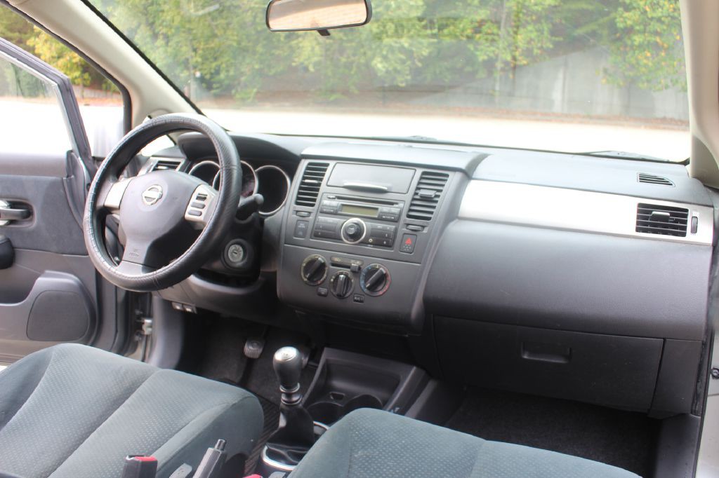 2010 Nissan Versa Image 13