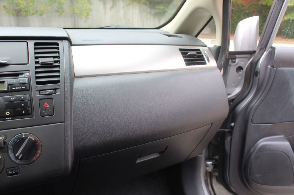 2010 Nissan Versa Image 18