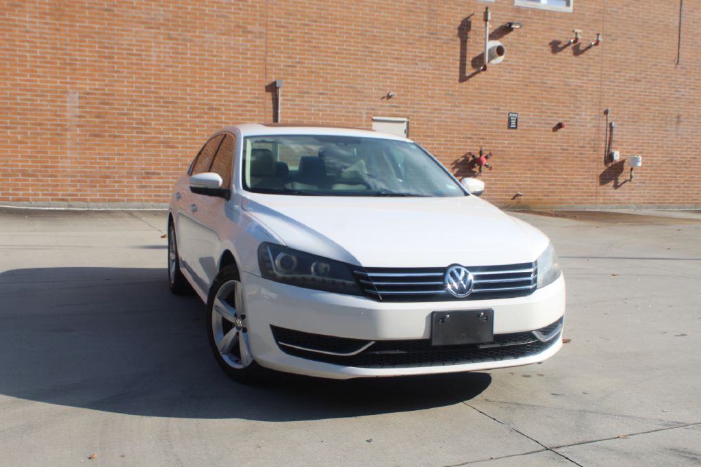 2013 Volkswagen Passat Image 1
