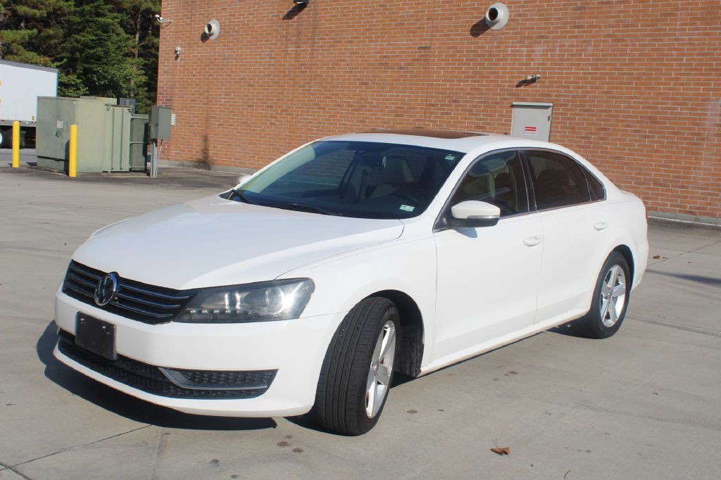 2013 Volkswagen Passat Image 2