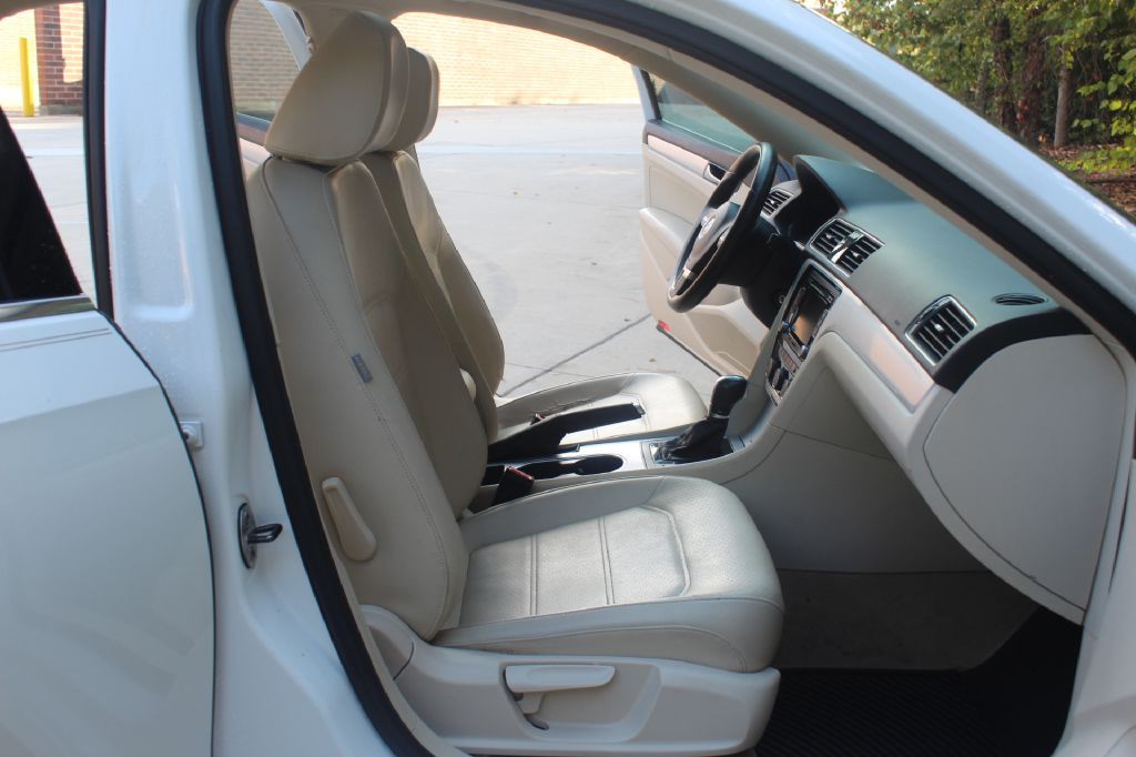 2013 Volkswagen Passat Image 7