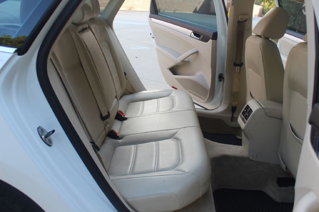 2013 Volkswagen Passat Image 8