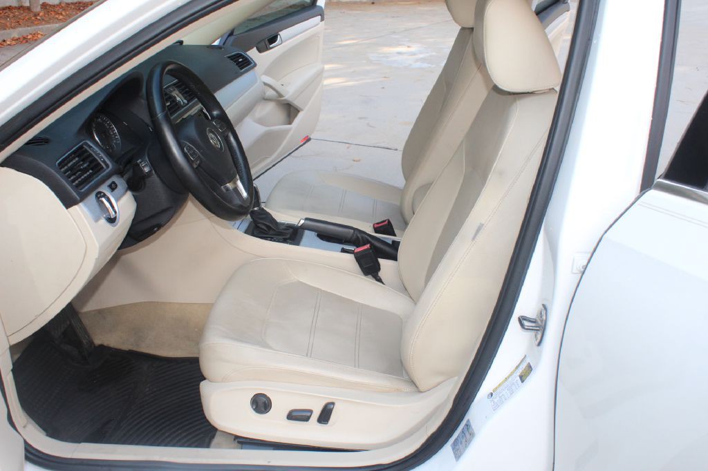 2013 Volkswagen Passat Image 10