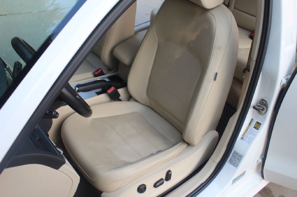 2013 Volkswagen Passat Image 11