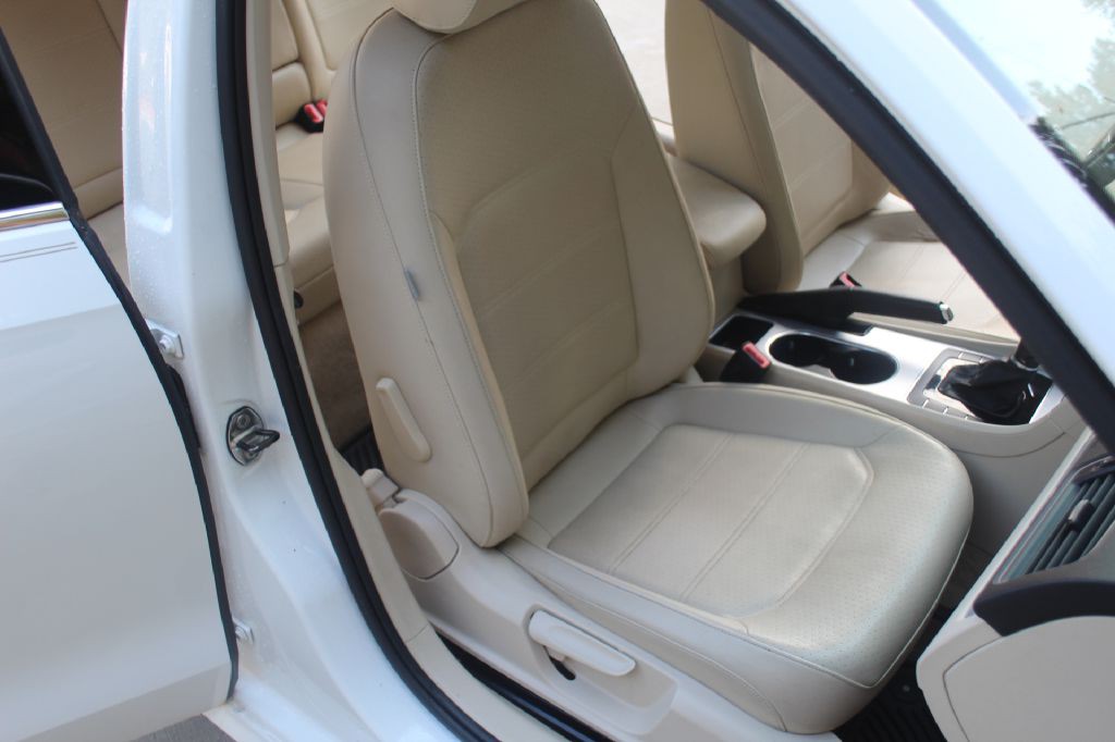 2013 Volkswagen Passat Image 12